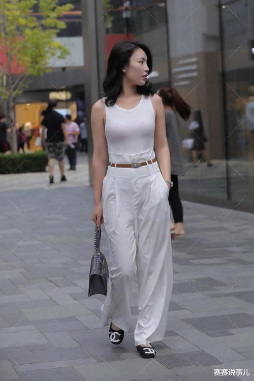 现在流行“半透明”裤姐姐胆大穿了,成熟女人味十足