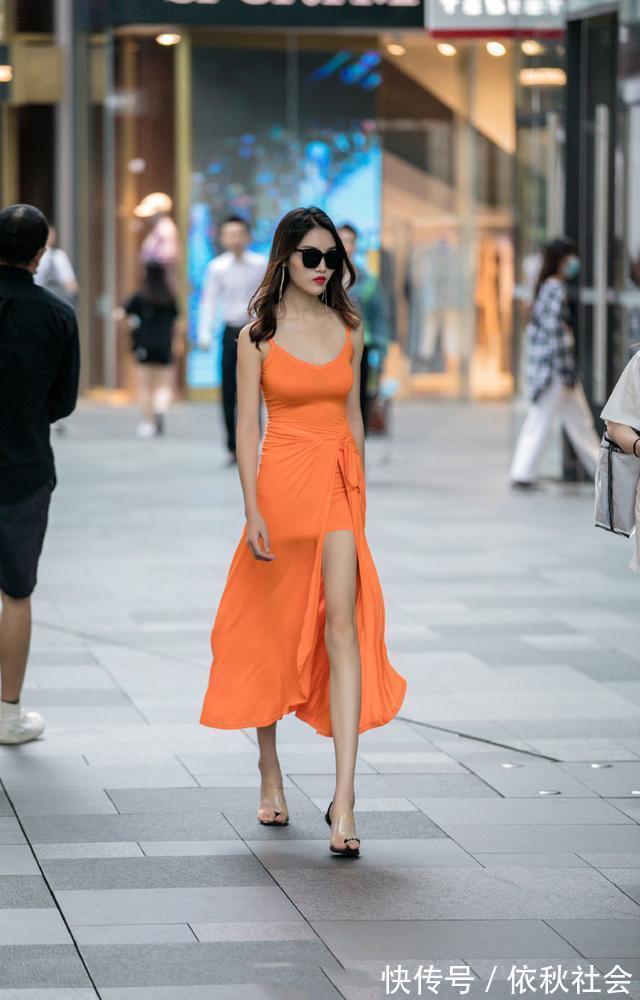 身材 学会对比才能发现美,开叉裙不仅很显身材,还能穿出惊艳感