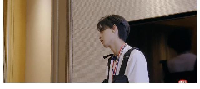 德云社|德云社杨九郎耍赖，气的王九龙要掀桌子，网友：就喜欢看他们内斗