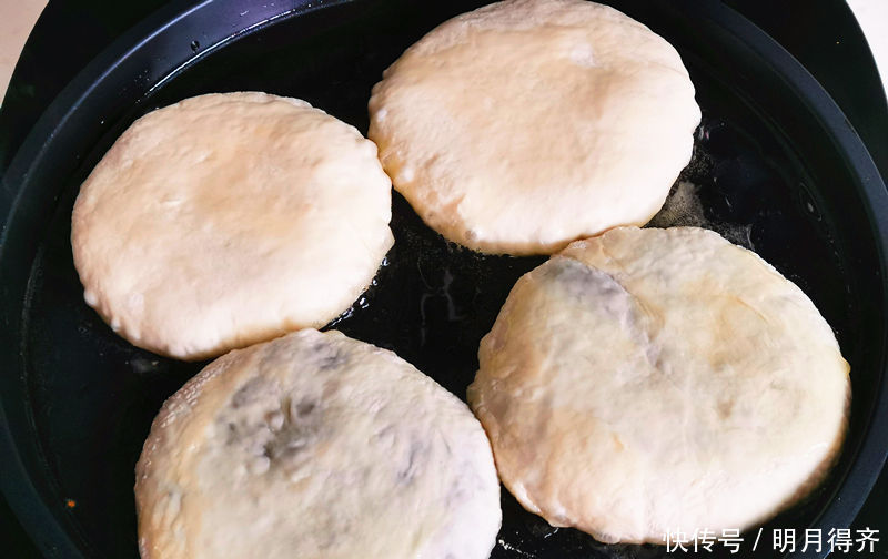 茄子的新吃法,在外面吃不到,做成馅料比肉香,出锅全家人抢着吃