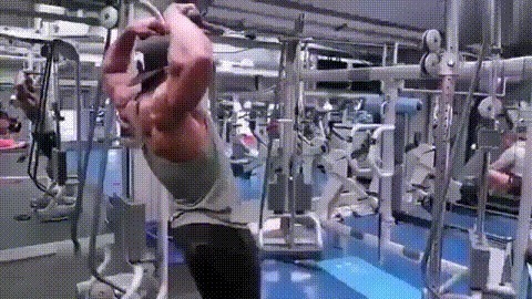 动作|完美三角肌如何训练这几个动作，轻松练出完美三角肌