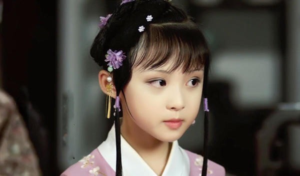 晴雯!林黛玉嘲笑刘姥姥是母蝗虫,打疼了谁的脸?难怪死后,被挫骨扬灰