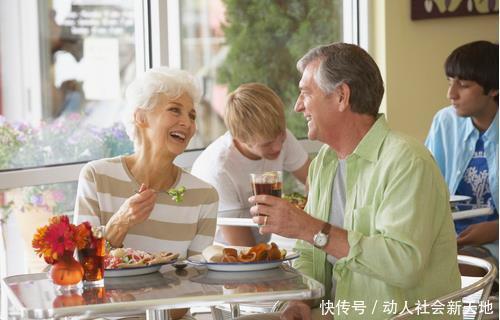 晚餐|55岁是中老年“寿命决定期”，长寿还是短命，都由这3大习惯决定