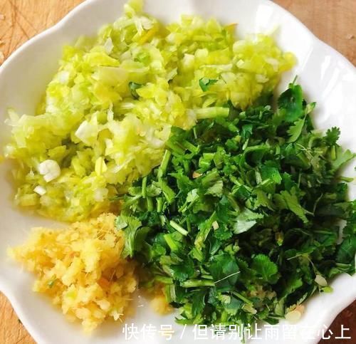 玉米淀粉|酥炸萝卜丸子,外酥里嫩,无肉比肉香,凉了也好吃