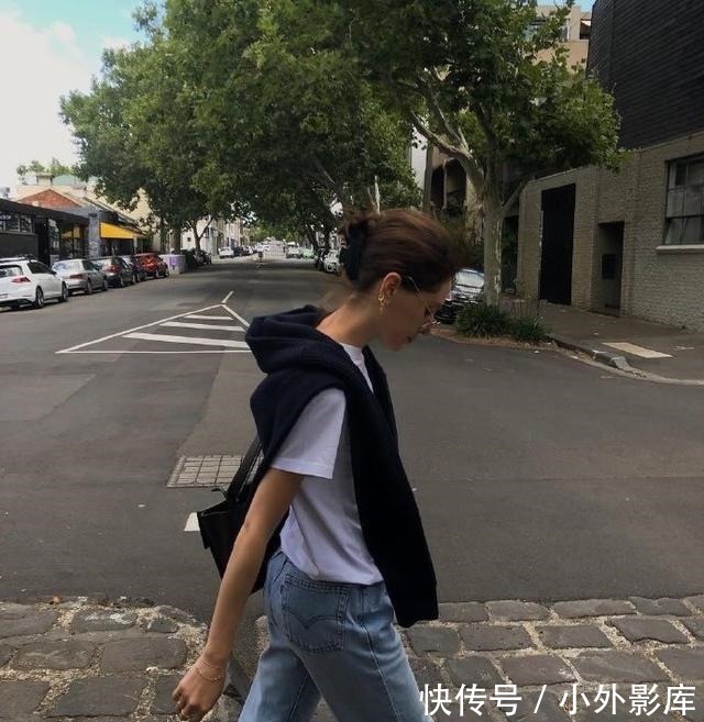 叠穿 必学!初秋针织衫的“个性叠穿”法,穿衣小白瞬间晋级时髦精!