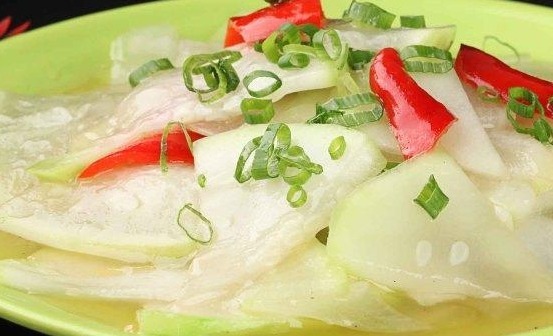 在家请客做的几道家常菜招待,道道色香味俱全,客人吃了连连称赞