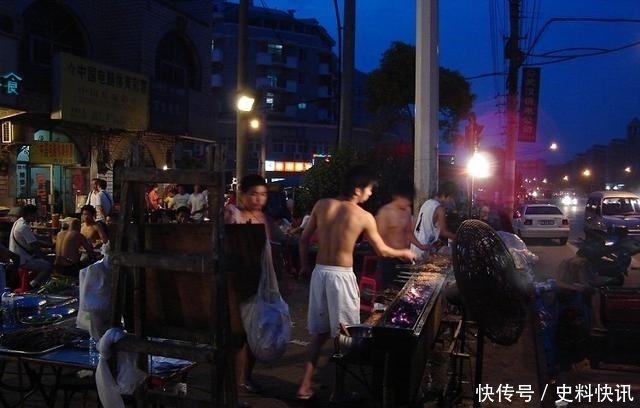 深夜|黄磊开的深夜食堂差评如潮,因为中国人的深夜食堂其实是这样的
