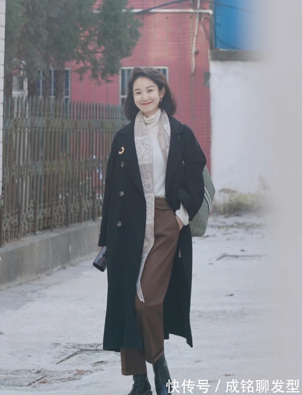 九分裤|“直筒裤+短靴”最适合四五十岁的女人,保暖时尚还减龄,超有范