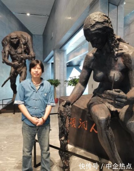 周口店遗址博物@著名书画家甫苏作品《红火奔小康》被北京周口店遗址博物馆收藏