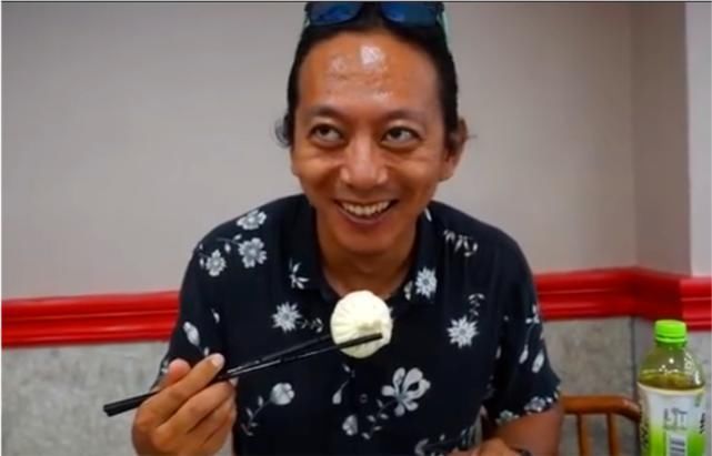 顾客|狗不理王府井店被开除了撤掉招牌价目单,没顾客店员仍在包包子