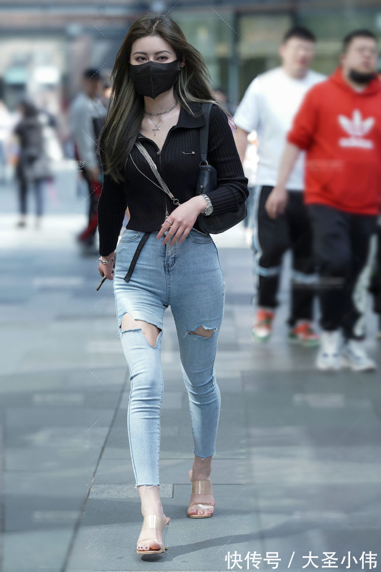 美女|美女街拍：穿来穿去，还是简约大方的气质穿搭最日常，舒适温柔不挑人