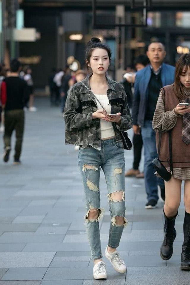 小姐姐|街拍组图：女生搭配高跟鞋，穿出优雅的女神范