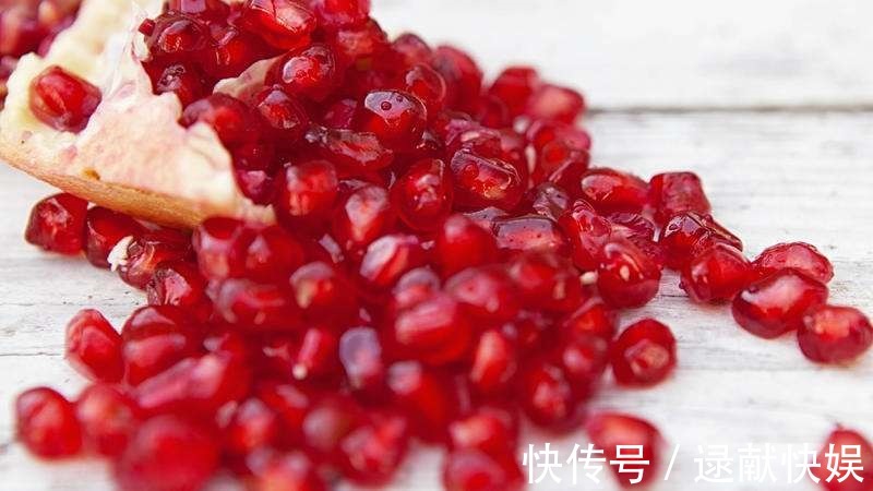 吃石榴别扔籽，扔盆里洗干净塞土里，一周变身清新石榴盆栽！