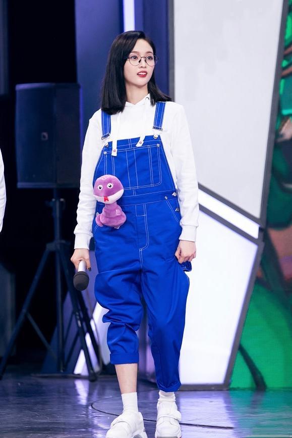 树杈裤 “阔腿裤”过时了,今年流行这5条“吃肉裤”,显瘦时髦谁穿谁美