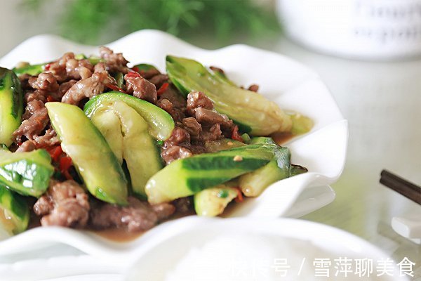 金针菇不炒不炖不凉拌，只需此法做，香嫩爽口，连锅也干净不用洗