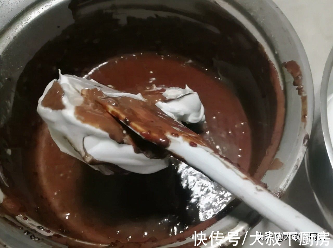 自己DIY！大叔教你巧克力海绵蛋糕，松软可口，简单易学，超好吃