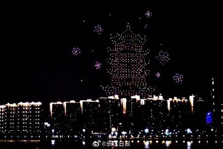 张涵予|昨夜，600架无人机在长江上震撼致敬！