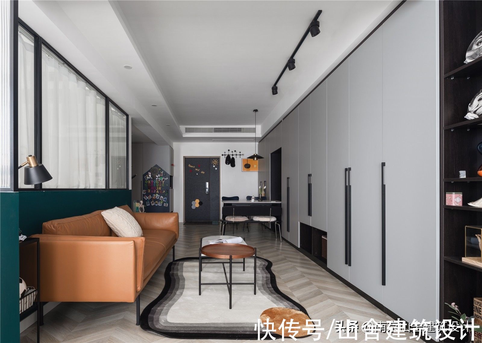 纱帘|现代灰遇上复古绿,混搭出的有色之家