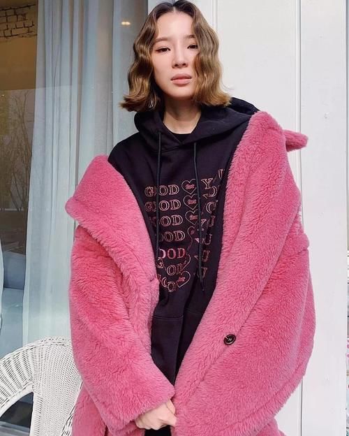 皮肤黄的女生千万别穿这4种颜色，显老又没气质，太丢人了