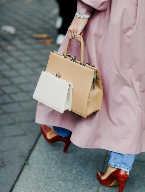 包包挎一个根本不够,背“子母包”带给你双倍实用性,款式随你挑