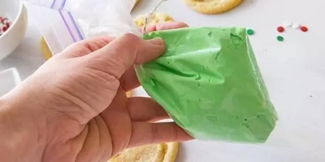 保鲜袋就是用来装食物她用保鲜袋做了这些,太神奇了