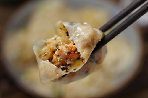 营养|不揉面不醒面，用饺子皮做生煎包，皮薄馅大营养好吃，简单零失败