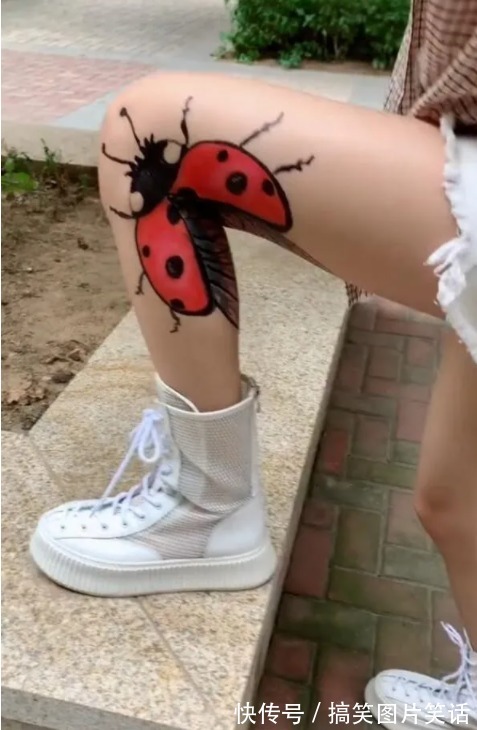 |搞笑图片：看这手法，妹子驾照想必拿得相当顺利