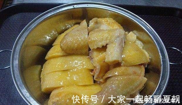 蒸鸡|广东的隔水蒸鸡,皮滑肉嫩,连骨头都入味,比白切鸡好吃100倍