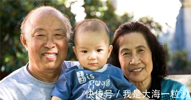 奶奶|6岁男孩从不叫奶奶,老人疑惑询问,孩子说出的话戳痛老人的心