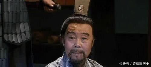  皇帝|皇帝偷偷将宰相衣服烫个洞，1年后发现衣服还在穿，下令开国库