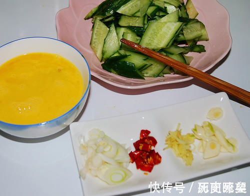 鸡蛋液|鸡蛋和它一起炒,头发乌黑,口臭没了,睡眠也好了,不懂就亏了!