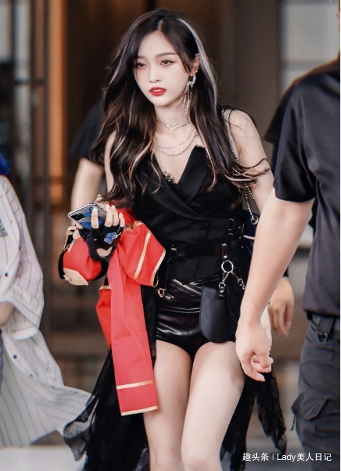 挂耳染|新晋挂耳染太美了,时髦精还喜欢这4款染发款,抓眼球还是女团风