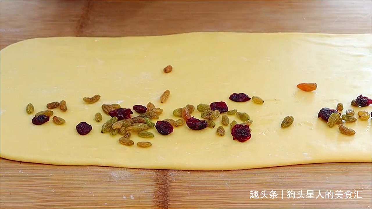 4个鸡蛋一碗面,教你不用烤箱蒸蛋糕,香甜又松软,做法简单易学