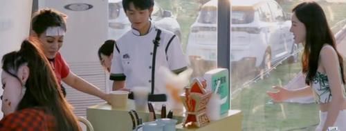 周也|姚安娜不善交际？四位姐姐来《中餐厅》做客，她直接溜之大吉