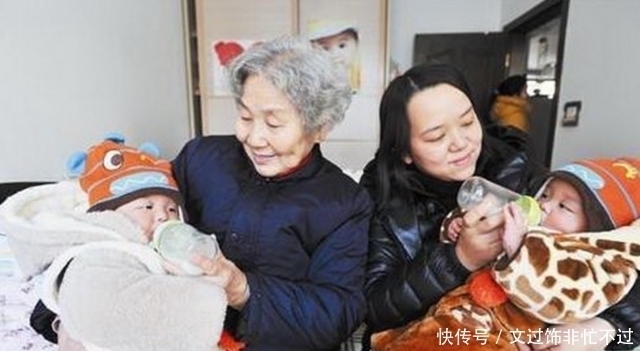 大宝给乡下奶奶带,二宝自己带,5年后双胞胎相见,“差别”很大
