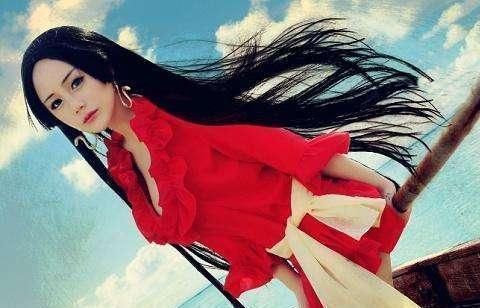 天龙|海贼王:女帝为何对路飞死心塌地?橡胶果实不是主要原因