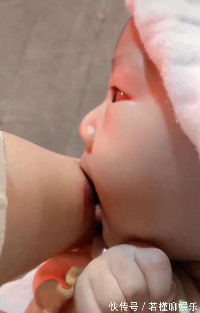 力气|宝宝“吃奶的力气”到底有多大宝妈用胳膊做实验,看完心疼妈妈