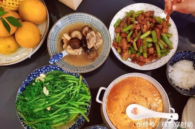 和儿子的晚餐，三菜一汤，花了90元，有人评论太奢侈