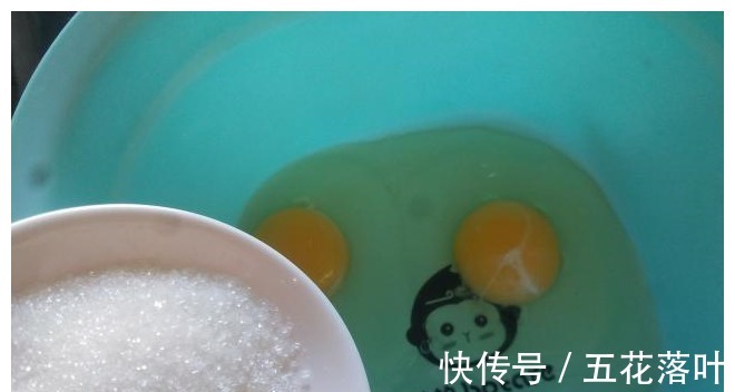 泡打粉|不用打发、不用发酵,3个苹果加2个鸡蛋做蛋糕,做法简单又好吃!