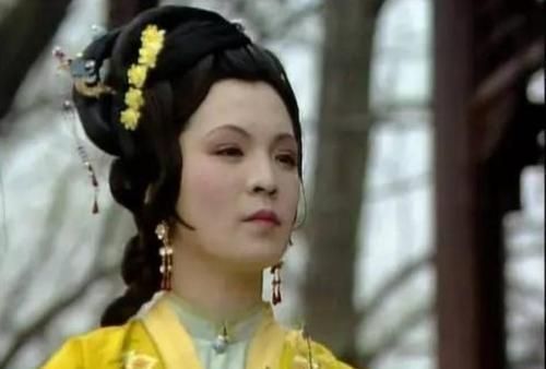 晴雯@红楼梦:晴雯的临终反噬,仅一句话葬送了袭人的姨娘之路