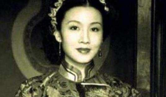 丫环|把二姨太的两个丫环一起收了,主仆三人怎么排序,袁世凯我有办法