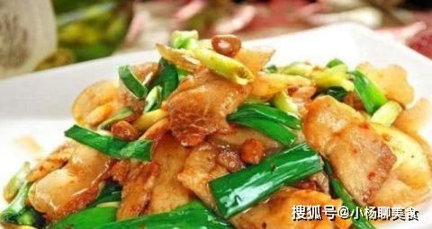 五花肉|蒜苗回锅肉家常做法，香气扑鼻，美味下饭