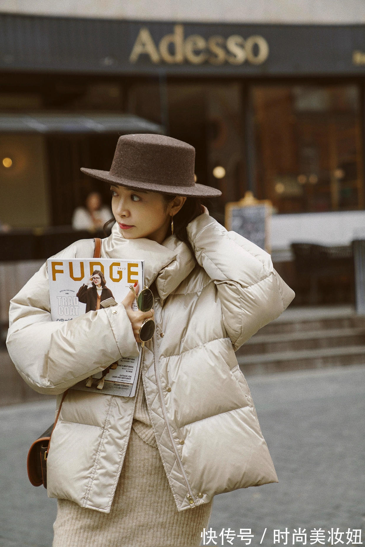 半身裙|难怪时髦精都爱“羽绒服+半身裙”,保暖洋气就算,还显高显腿长