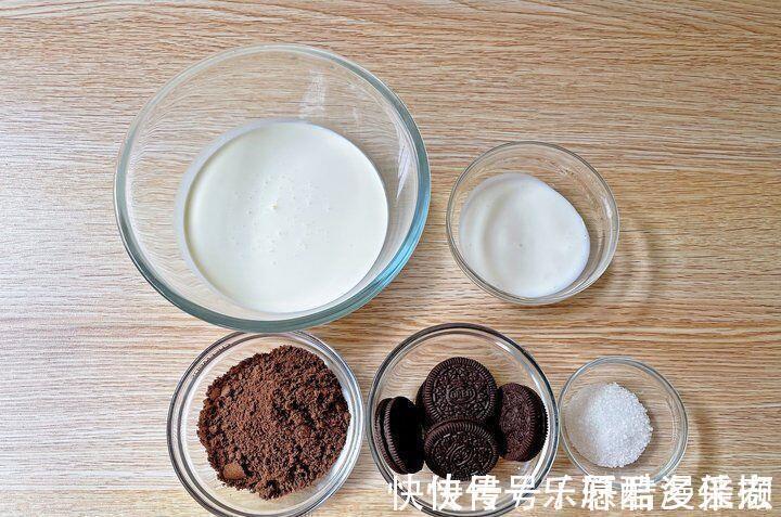 十分钟就能制作出香甜丝滑的奥利奥冰淇淋。