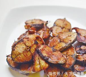 教你做正宗的五香熏鲅鱼,鱼肉外酥里嫩,香甜不腥,年夜饭必备