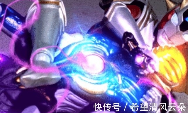 艾克斯|泽塔奥特曼同样是面对格利扎,泽塔和伽古拉被碾压,莽夫却可以轻松压制他
