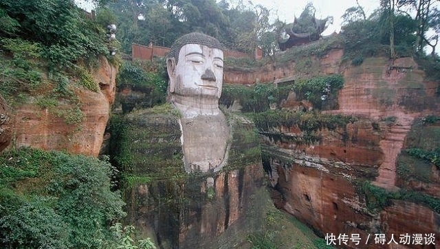 中年|乐山大佛胸口发现一密室，早年间被盗墓贼光顾，只留下一块石碑