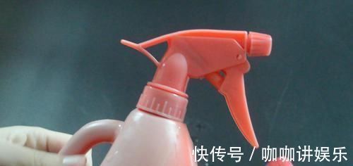 养花怎么补偿营养水 用它泡一泡浇花, 浇过的花油绿直冒芽, 很实用