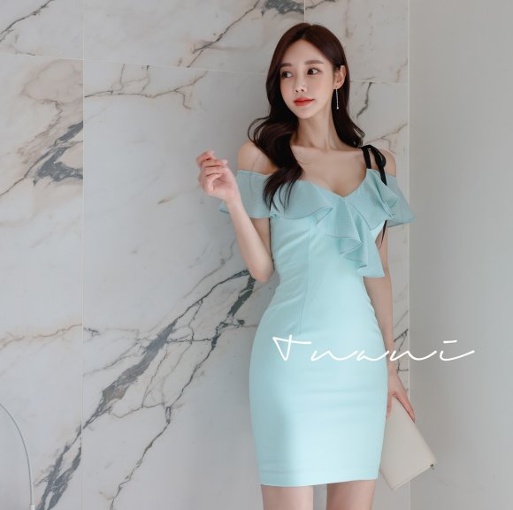 性感|孙允珠高级穿搭让人羡慕，蓝色雪纺裙和黑色包臀裙，哪款更性感?