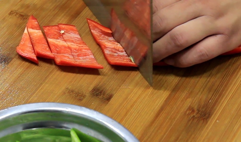 清炒腐竹有窍门,学会这个做法,腐竹劲道无硬芯,清淡不油腻